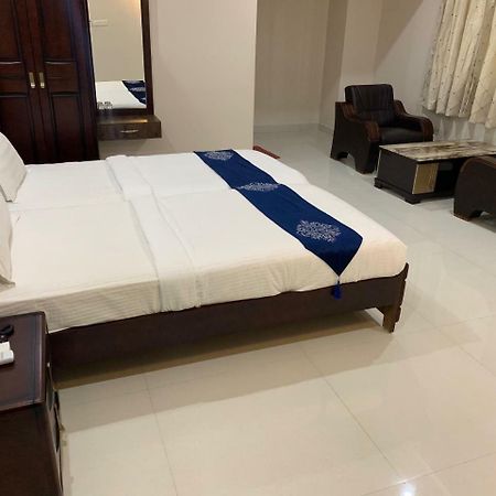Jnr Grand Hotel Madanapalle Bagian luar foto
