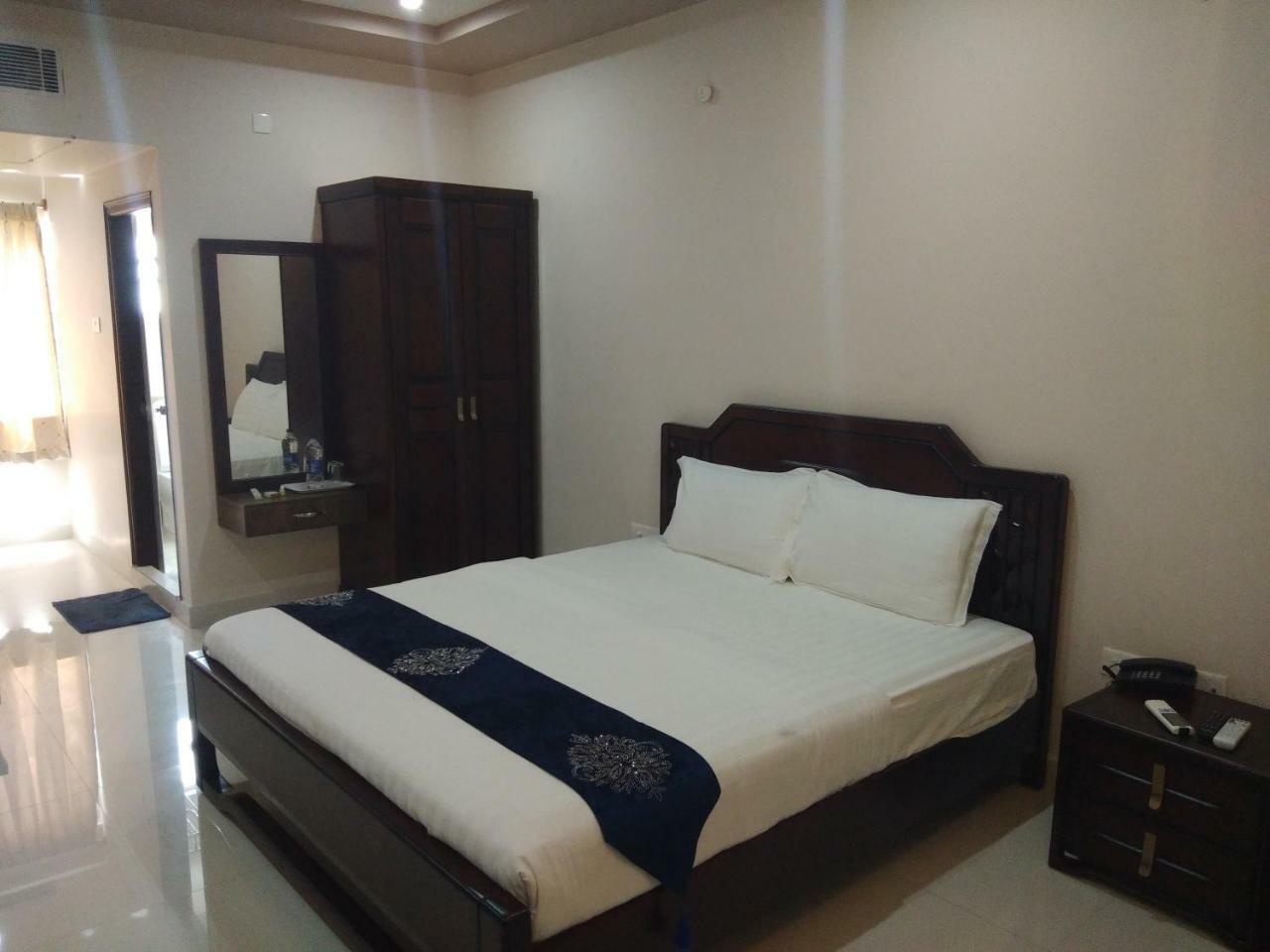 Jnr Grand Hotel Madanapalle Bagian luar foto